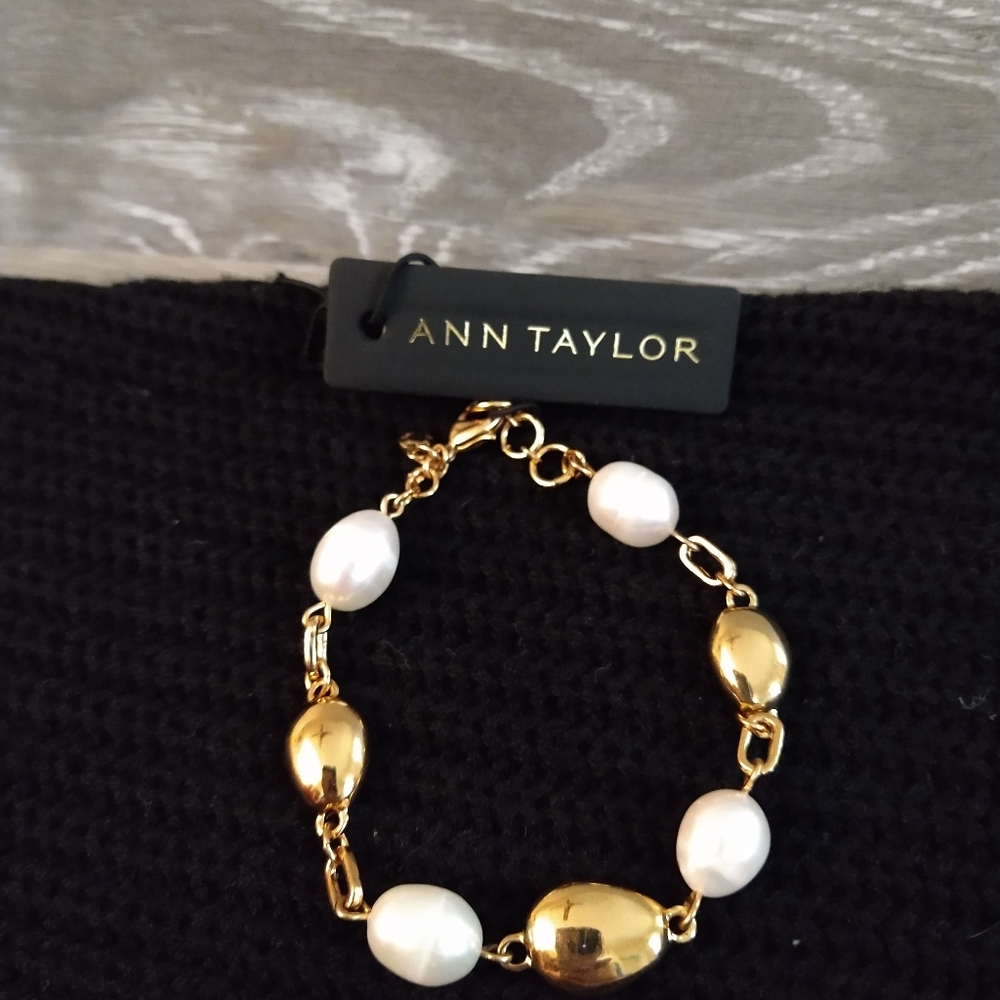 *NWT* Ann Taylor Pearl & Gold Bead Bracelet